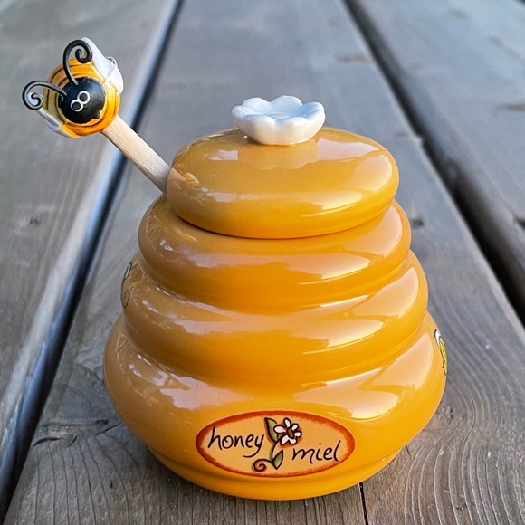 Joie Honey Miel Ceramic Beehive Shaped Honey Pot with Dipper - Picture 1 of 8